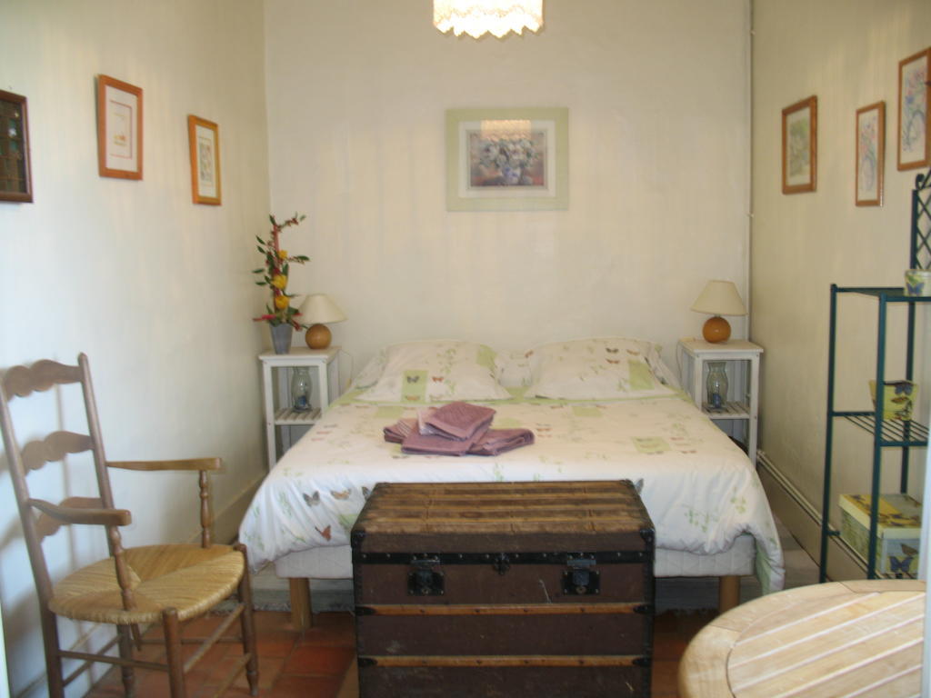 Bed and Breakfast La Mesnagerie Jarzé Habitación foto